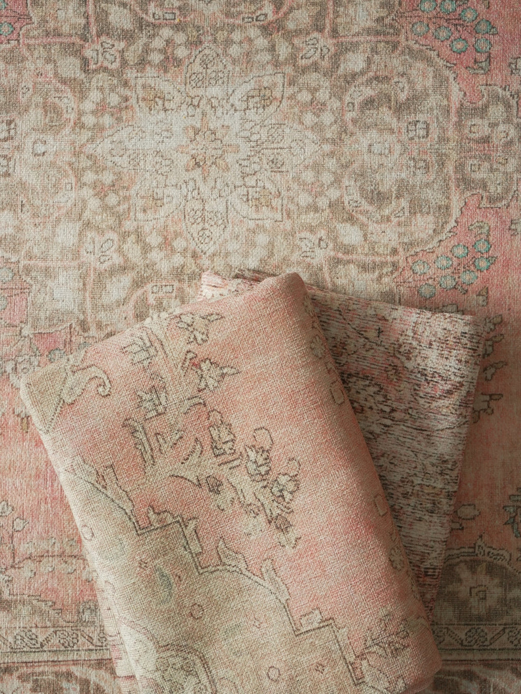 Vintage rug Iclal Vera